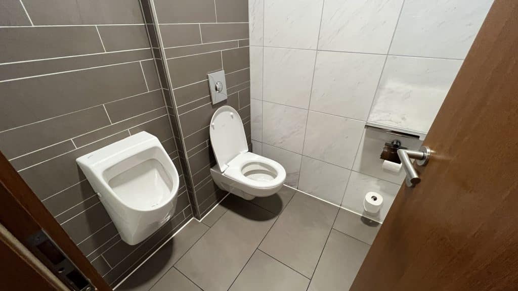 Lufthansa First Class Terminal Toilette