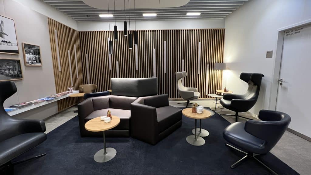 Lufthansa HON First Class Lounge Berlin Sitzmoeglichkeiten 