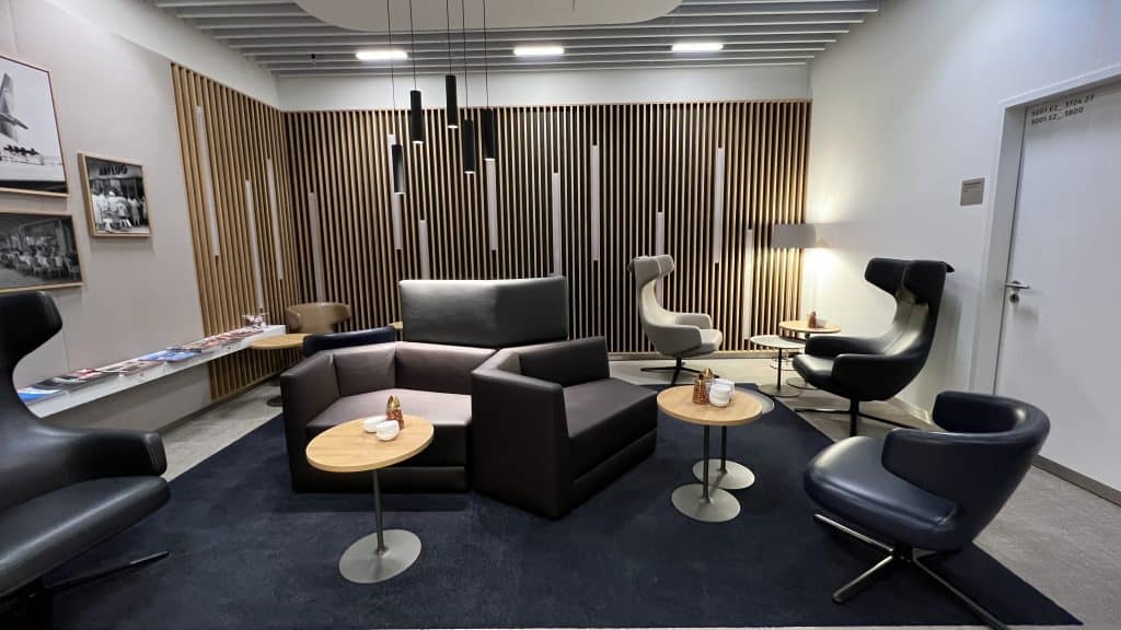 Lufthansa HON First Class Lounge Berlin Sitzmoeglichkeiten 