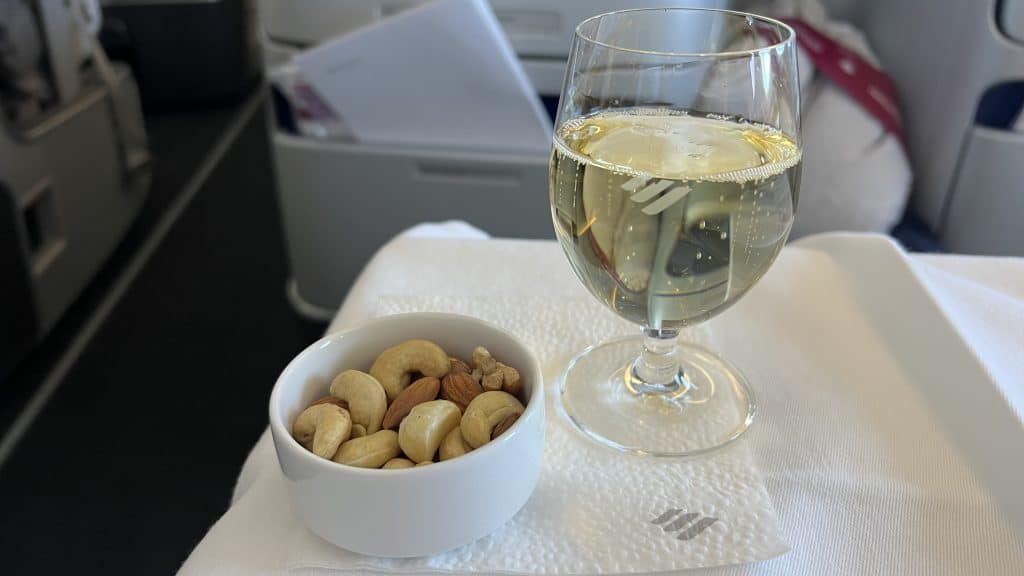Eurowings Discover Business Class Champagner Und Nuesse