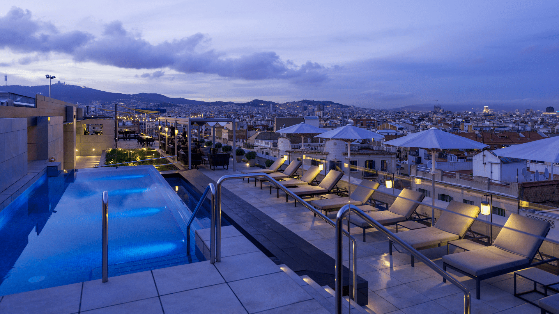 InterContinental Barcelona Pool Terrasse Abend
