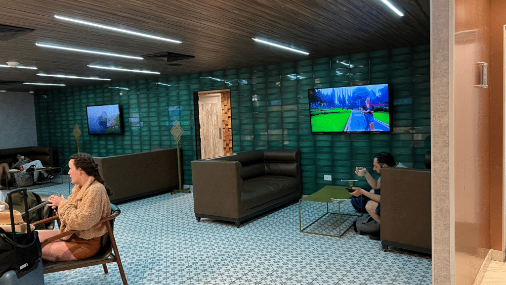 Plaza Premium Mera Vip Lounge Terminal 4 Cancun Lounge Mit Fernsehern