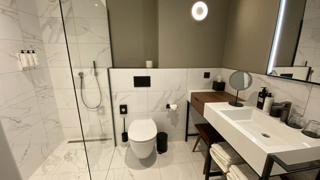 Sapphire House Antwerp Bad Dusche Waschbecken Toilette