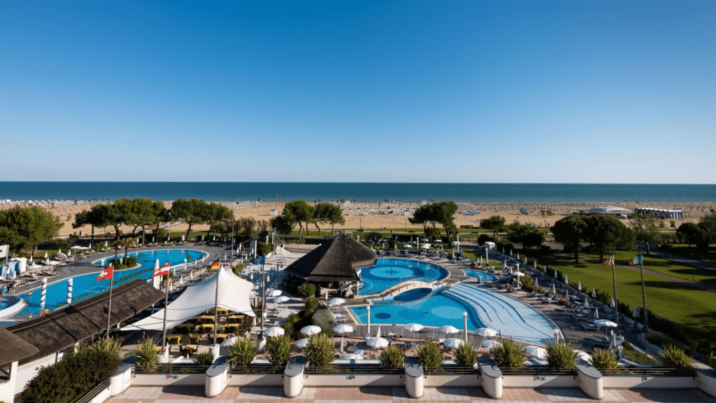 Savoy Beach Hotel Spa Bibione Poolanlage Strand