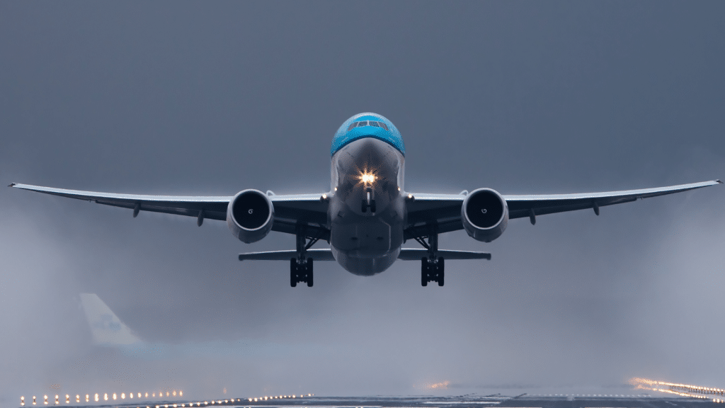 Flugverspaetung KLM Sturm Niederlande