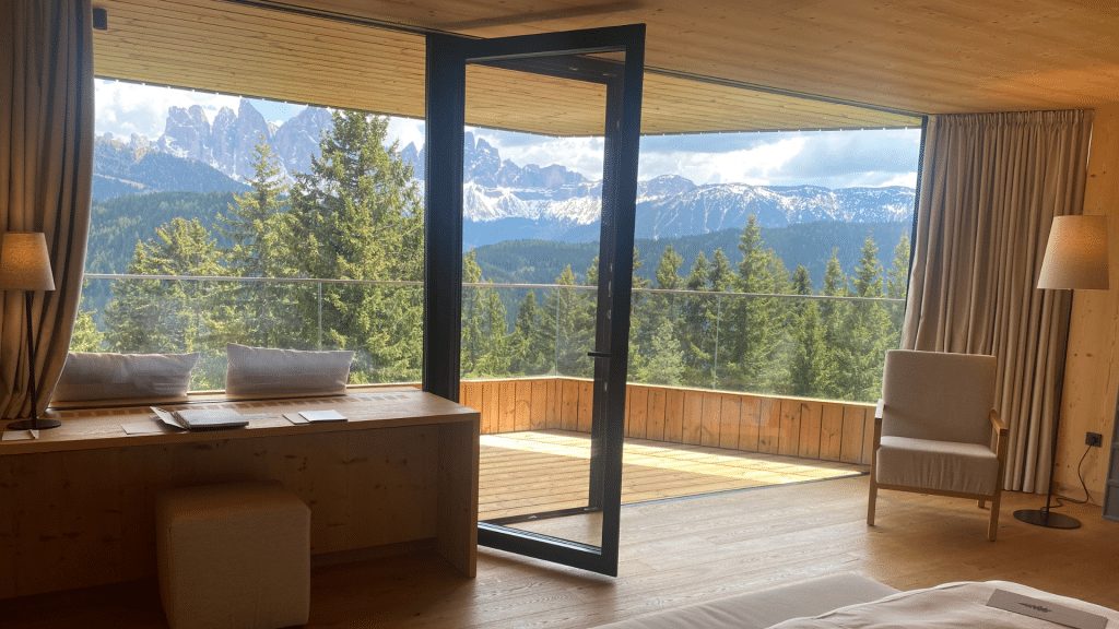 Forestis Dolomites Tower Suite Schreibtisch Mit Zugang Zur Terasse