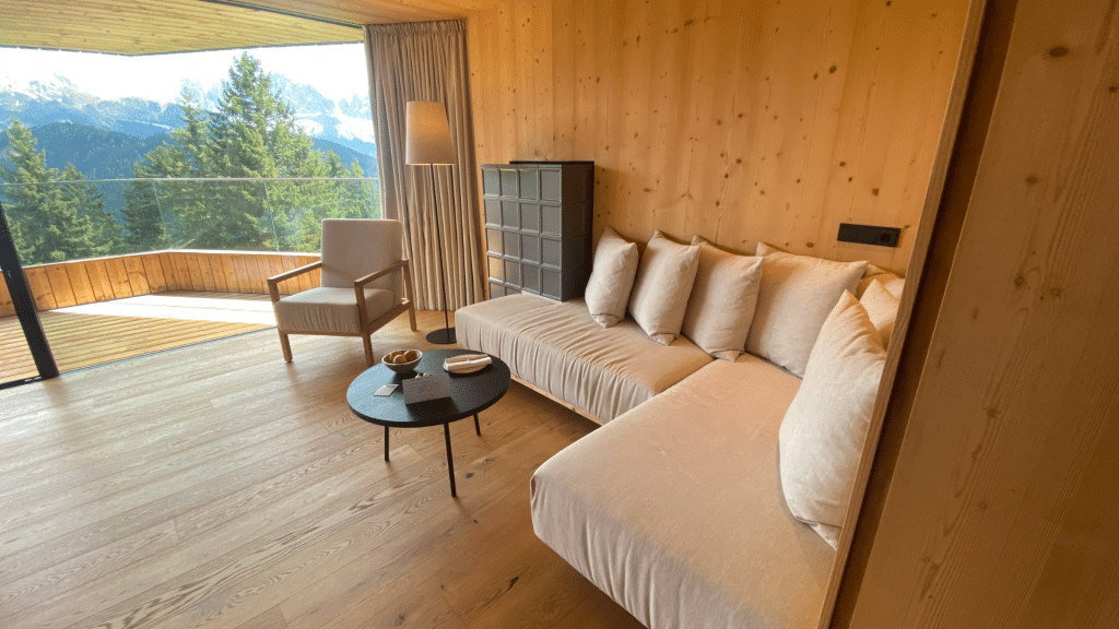Forestis Dolomites Tower Suite Sitzecke Mit Ausblick