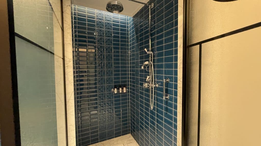 Great Scotland Yard London Zimmer Bad Dusche