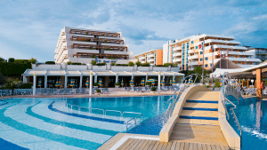 Savoy Beach Hotel Spa Bibione Aussenansicht Pool