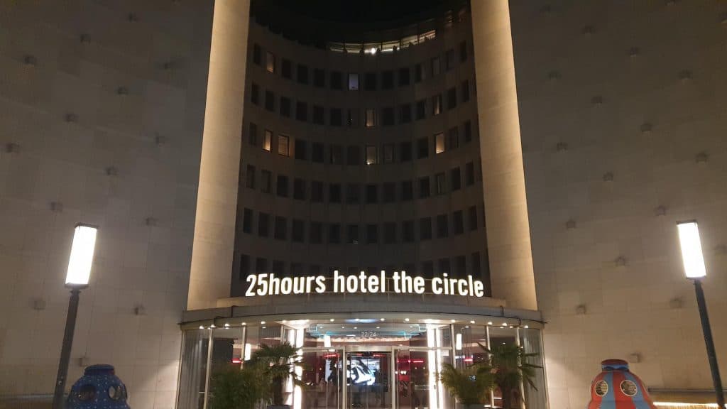 25hours Hotel Koeln Aussenansicht Nacht