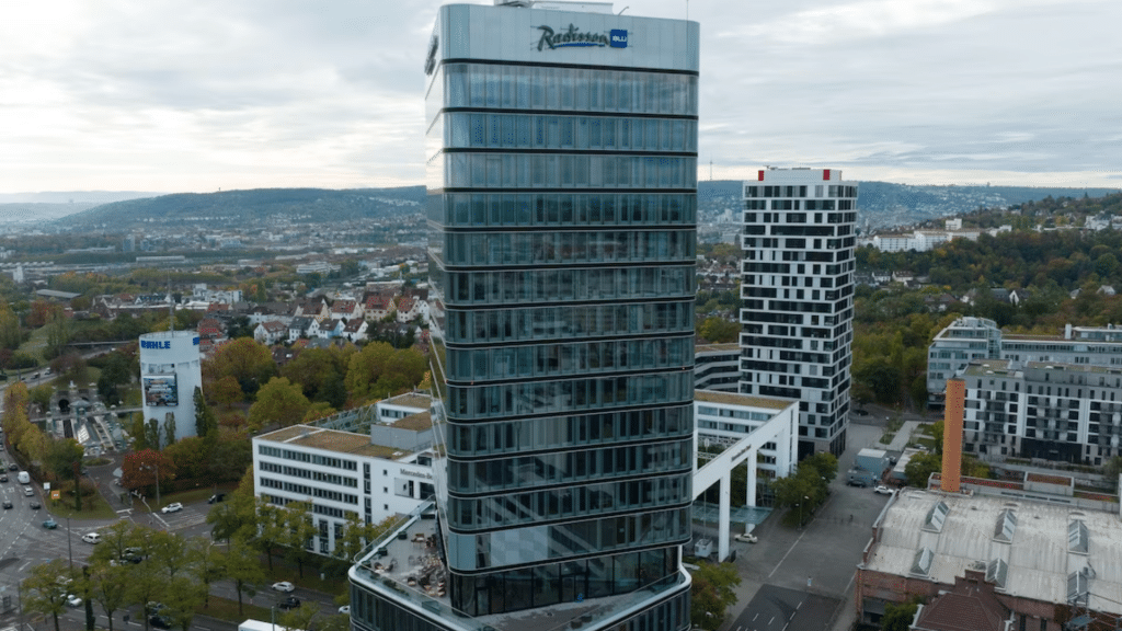 Radisson Blue Porsche Design Tower Stuttgart Ansicht