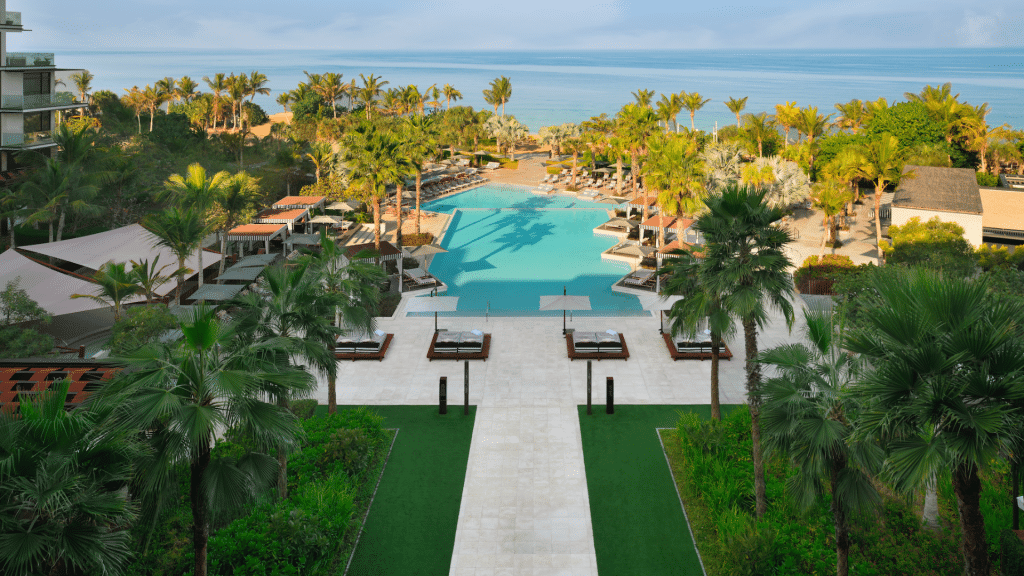 Banyan Tree Dubai Hotel Pool Resort Blick
