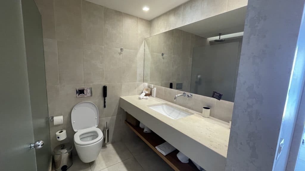 Elix Hotel Badezimnmer Mit Toilette
