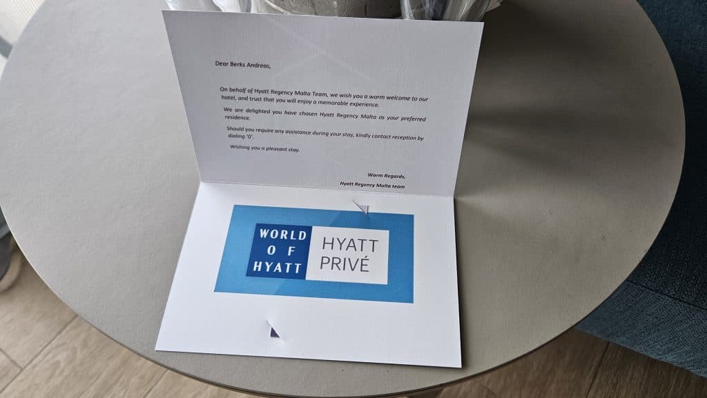 Hyatt Regency Malta Zimmer Willkommensbrief