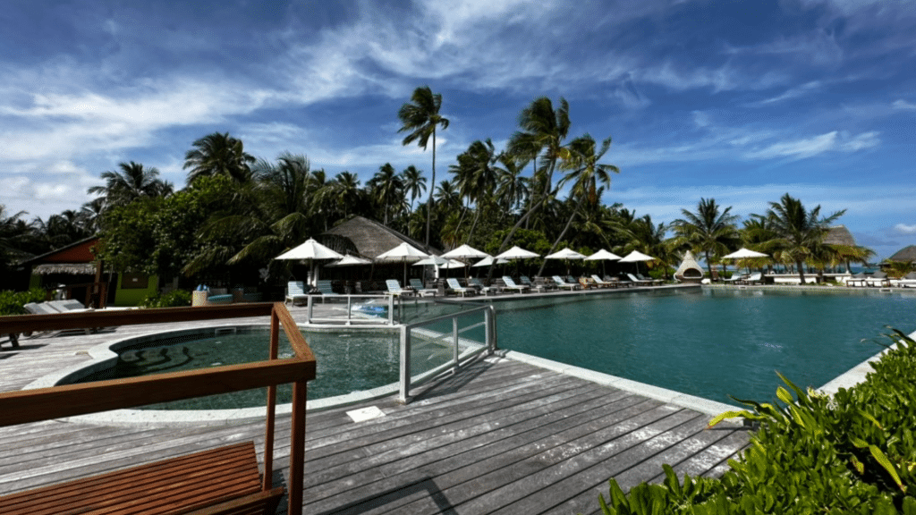 Julia Reisejahr 2023 Angsana Velavaru Malediven Pool