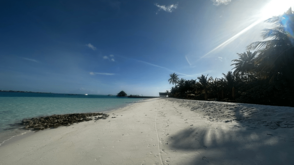 Julia Reisejahr 2023 Angsana Velavaru Malediven Strand