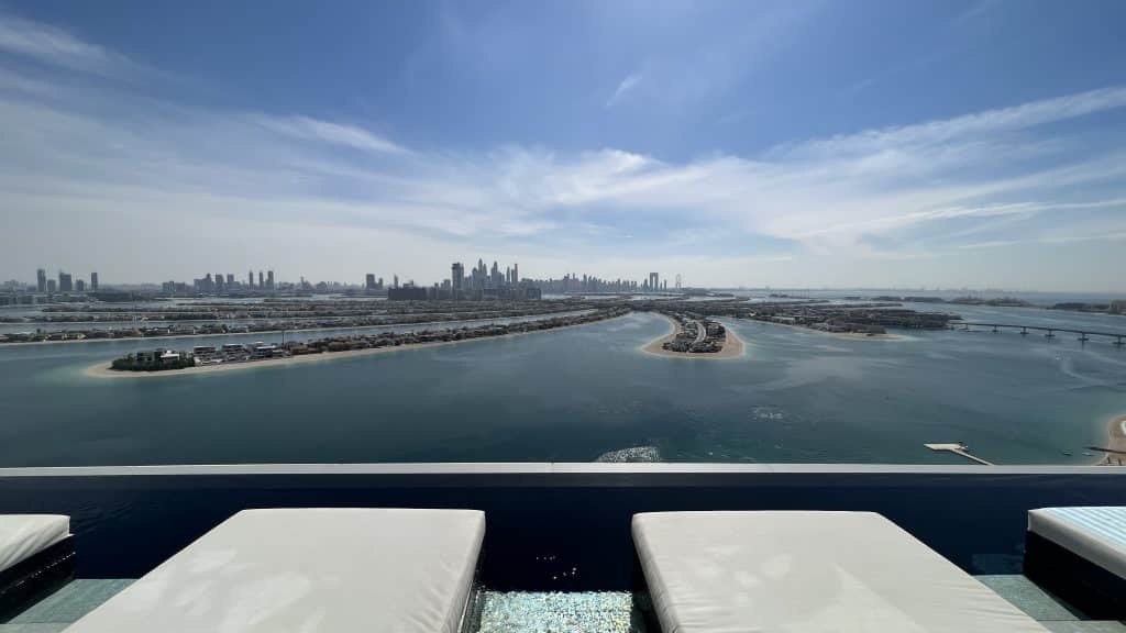 Atlantis The Royal Dubai Infinity Pool Mit Liegen 
