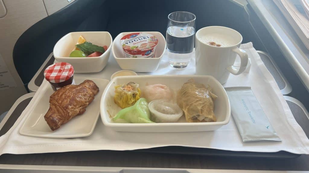 Cathay Pacific Business Class Airbus A350 Fruehstueck 