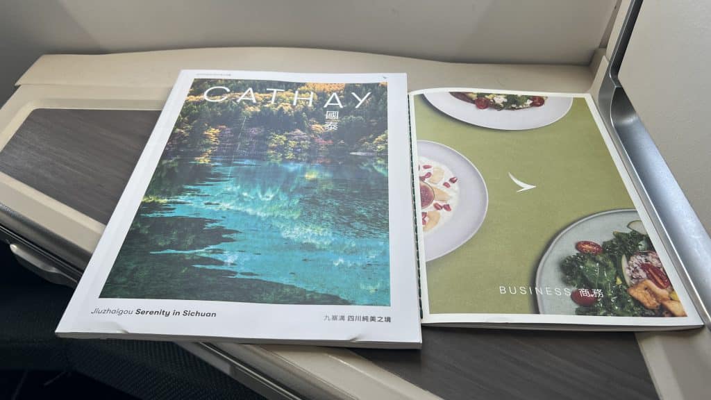 Cathay Pacific Business Class Airbus A350 Magazin 