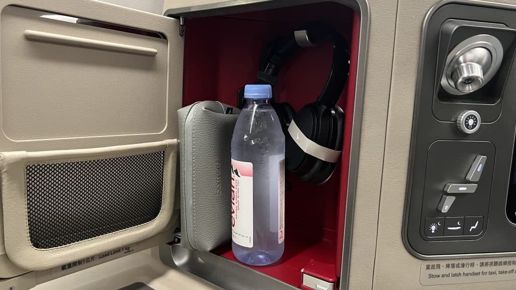 Cathay Pacific Business Class Airbus A350 Sitz Wasser