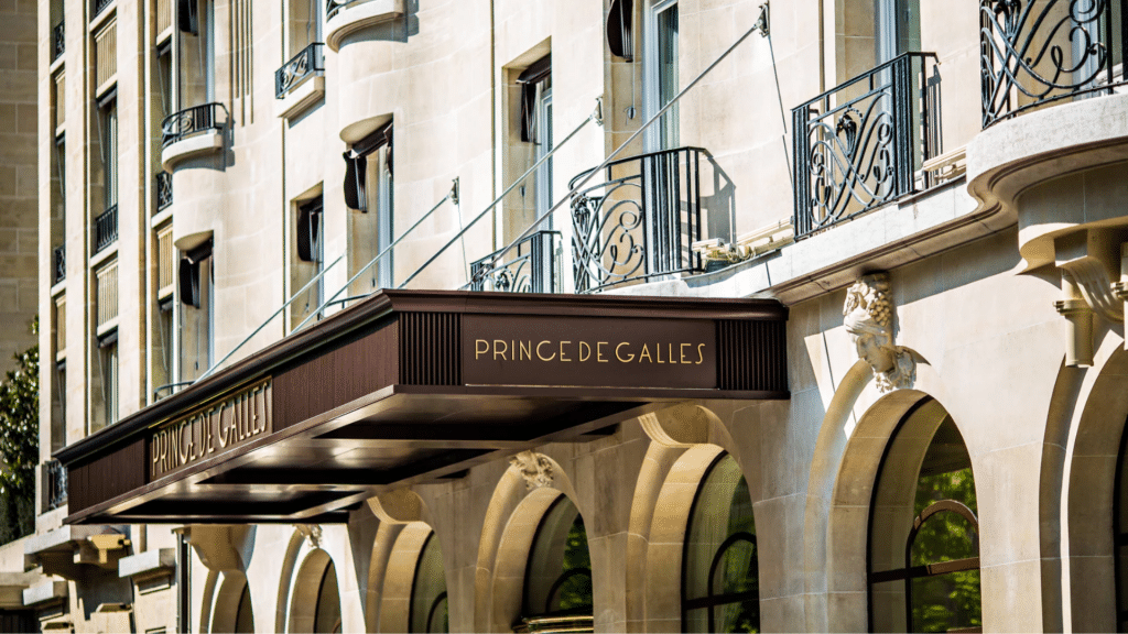 Prince De Galles Paris Hotelansicht