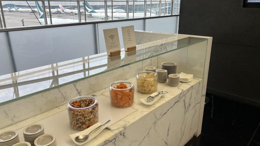 Cathay Pacific The Wing Business Class Lounge Hongkong Snacks