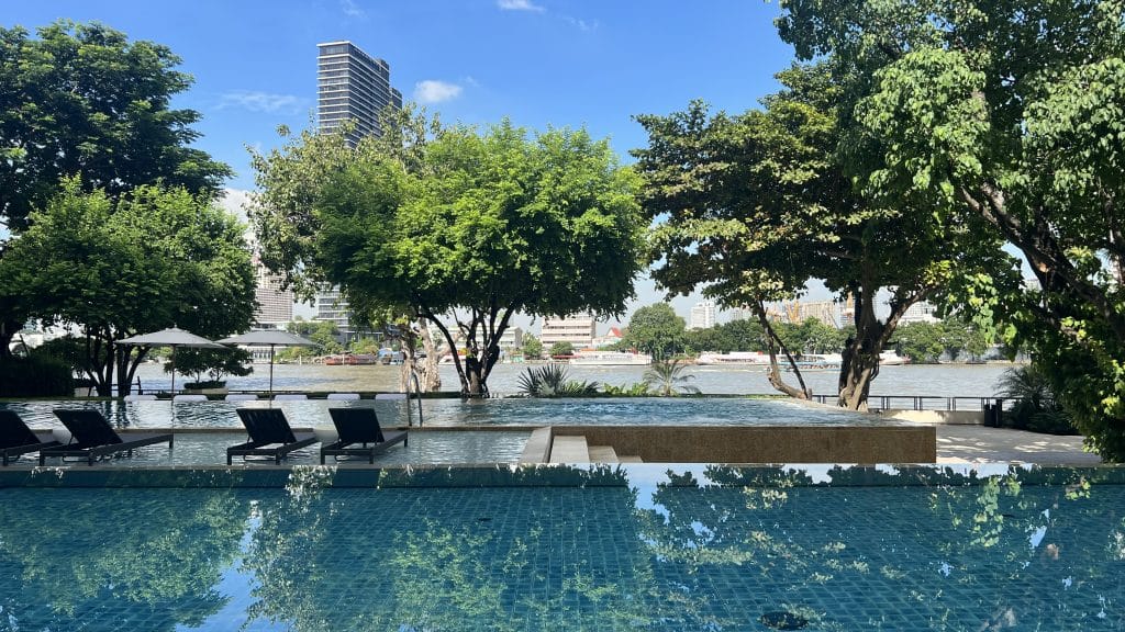 Four Seasons Bangkok Pool Aussicht 