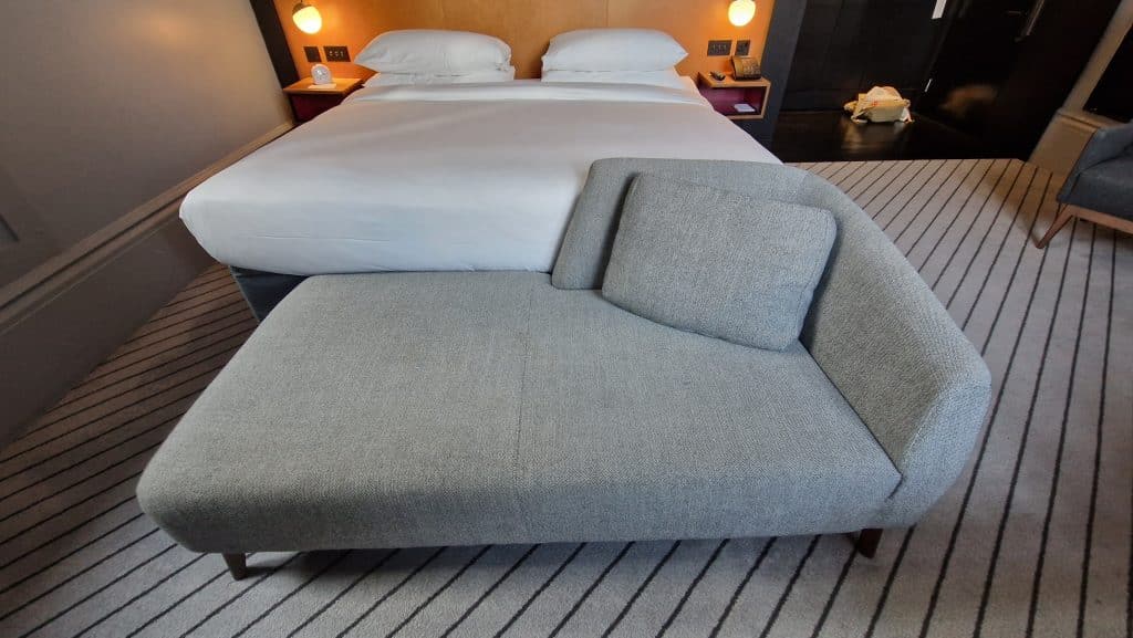 Hotel Andaz London Liverpool Street Sofa Vor Dem Bett 