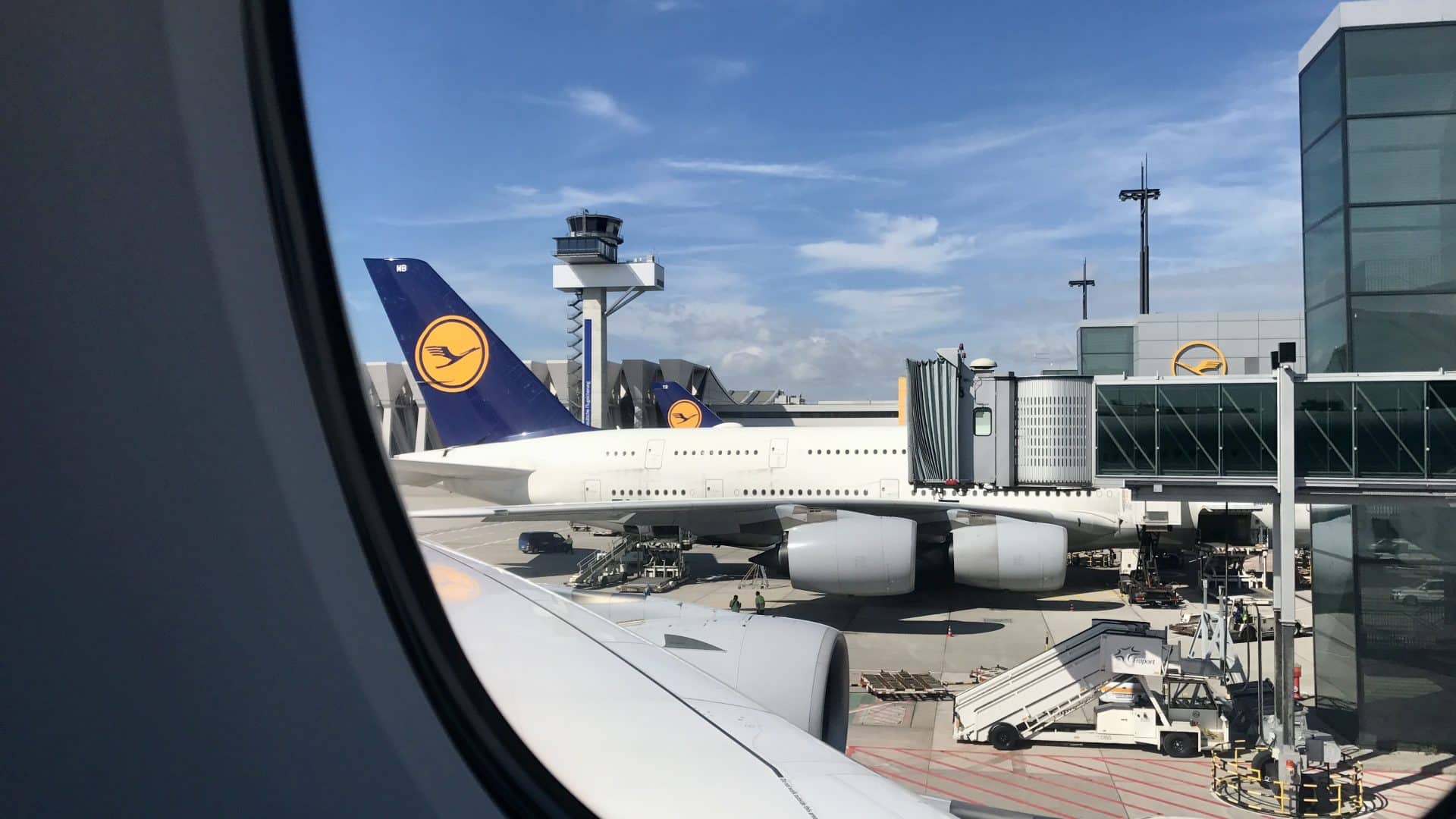 Lufthansa Airbus A380 am Gate