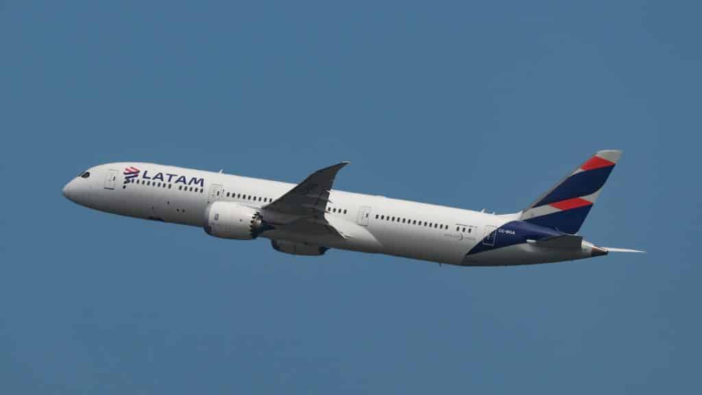 LATAM Airlines Boeing 787 9 Dreamliner Taking Off From Kingsford Smith Airport Sydney Australia