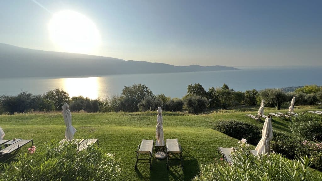 Lefay Resort Spa Lago Di Garda Liegen Gras