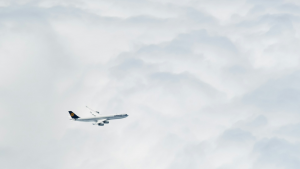 Lufthansa Airbus A340 Wolken