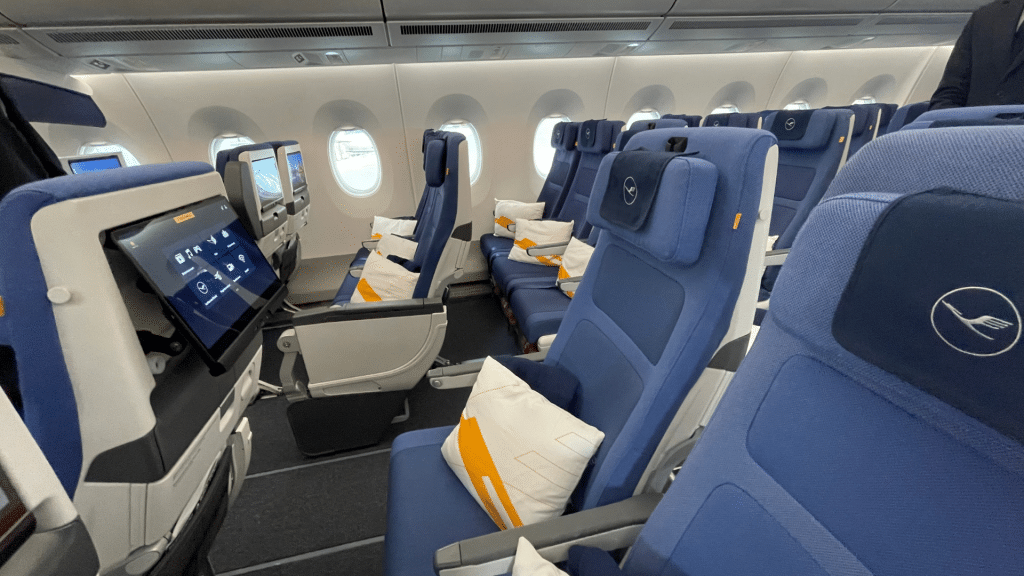 Lufthansa Allegris A350 Economy Class Sitze Bildschirm 