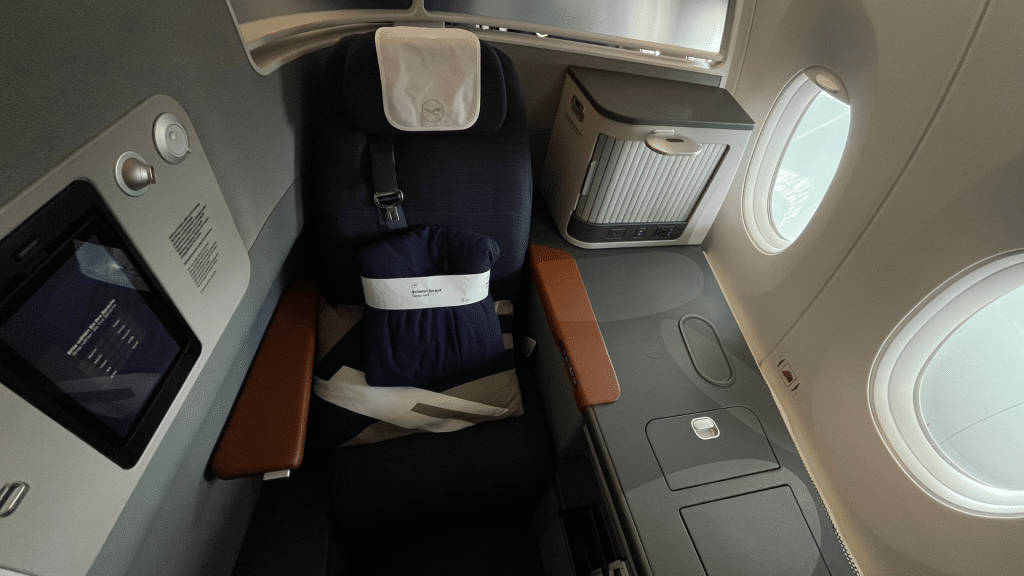 Lufthansa Allegris Business Class Privacy Seat