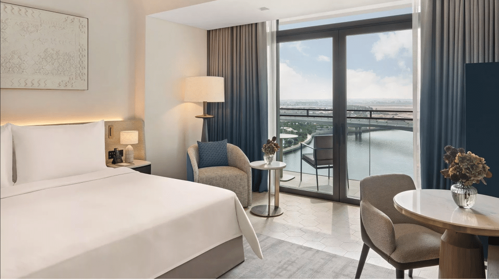 Palace Dubai Creek Harbour Hotel Deluxe Canal View Zimmer