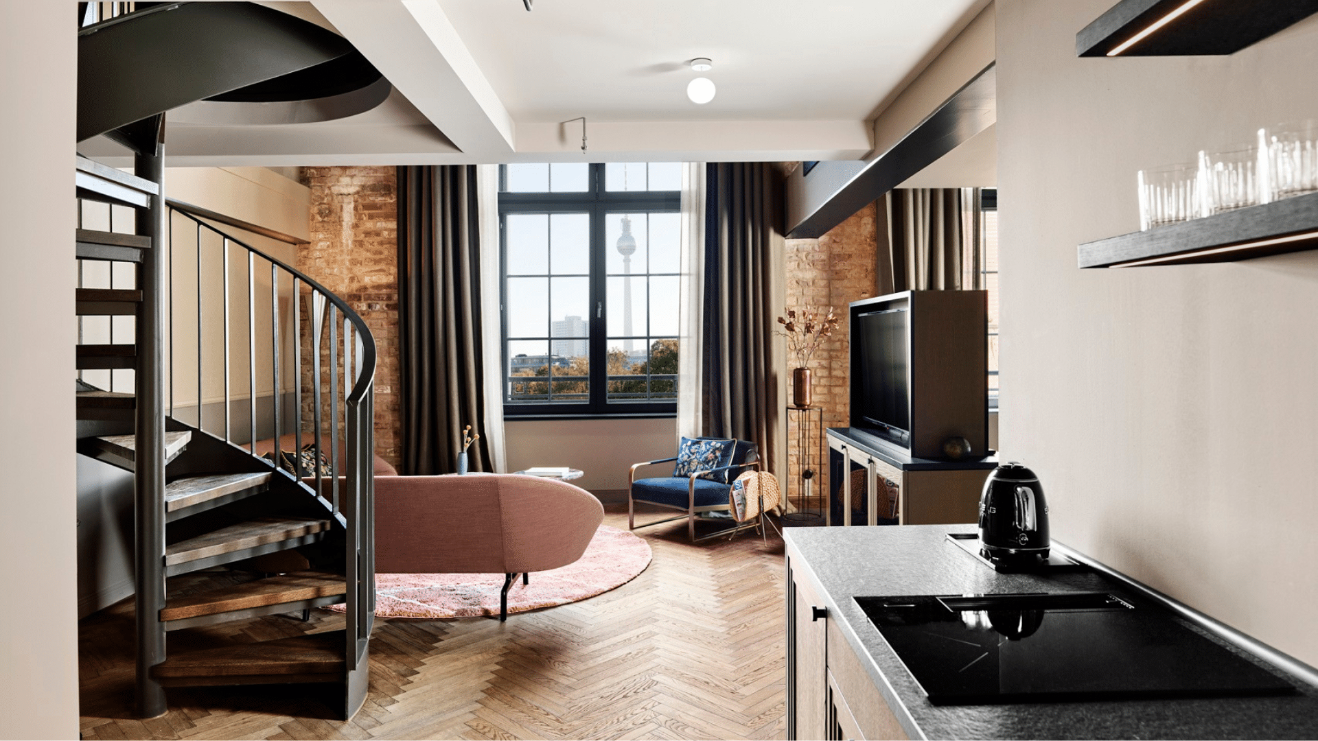 Telegraphenamt Berlin Mabels Place Suite Wohnzimmer