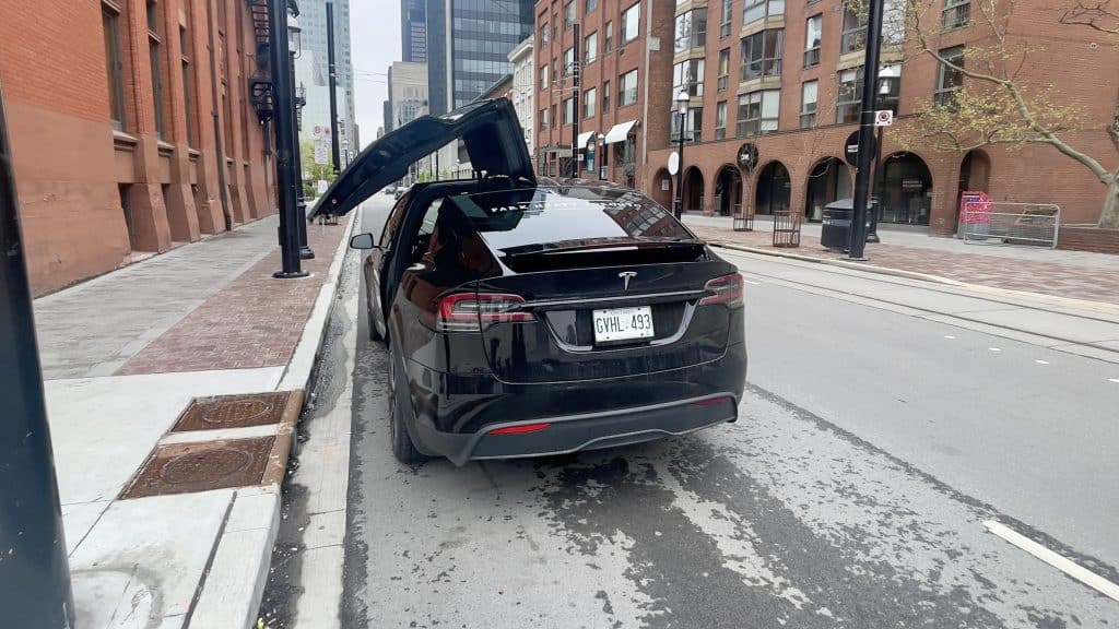 Car Service im Tesla Model X des Park Hyatt Toronto