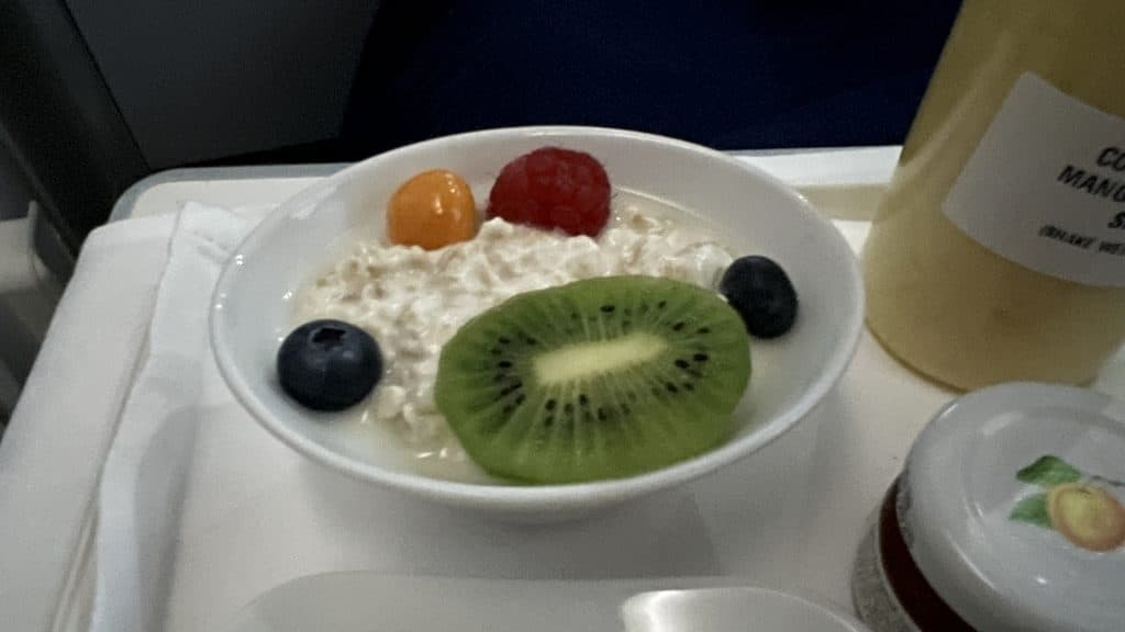 Lufthansa Business Class Boeing 747 8 Joghurt Mit Obst