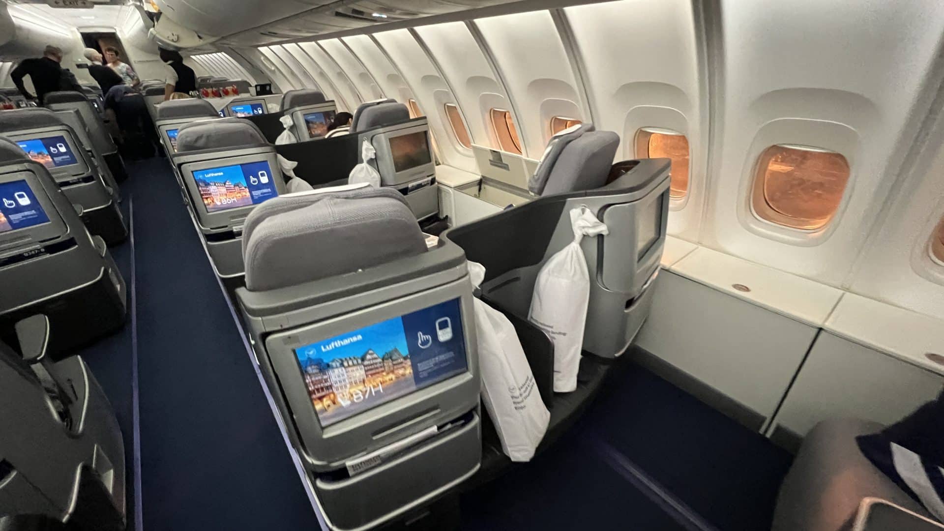 Boeing 747 8i Beste Sitzplätze Business Class Review: Lufthansa Business Class Boeing 747-8