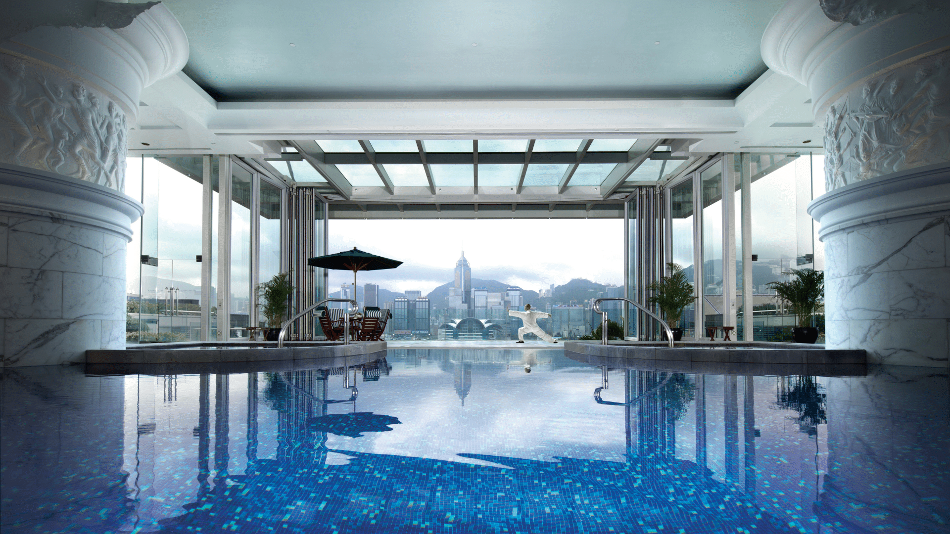 Peninsula Hongkong Pool Ausblick