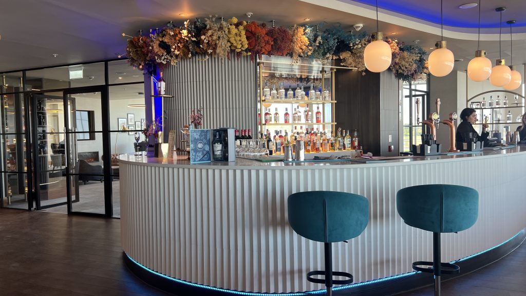 Plaza Premium Lounge Edinburgh Bar 