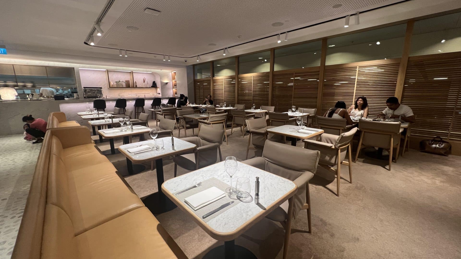 Qantas First Class Lounge Singapur Restaurant