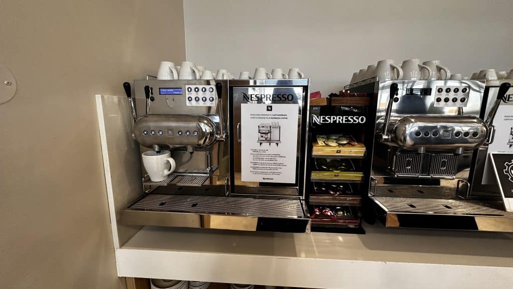 AMAE Lounge Buenos Aires AEP Buffet Kaffeemaschine