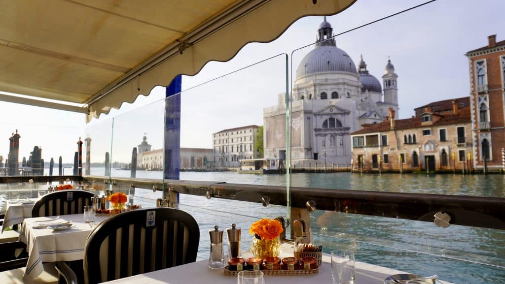 Ausblick von der Terrasse auf den Canal Grande