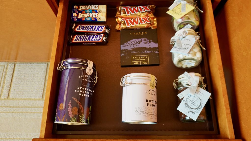 Diverse Snacks sind auch Teil der Minibar