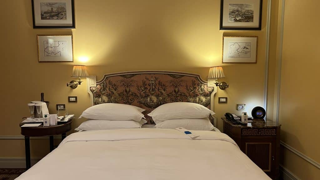 Hotel Grande Bretagne Athen Bett 