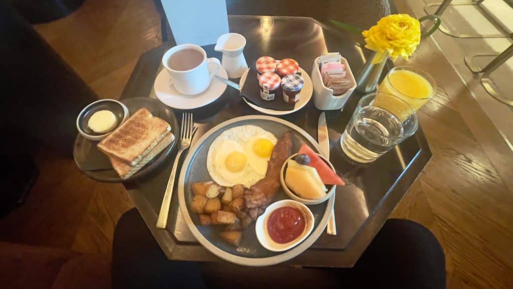 Das Canadian Breakfast im Louix Louis im St. Regis