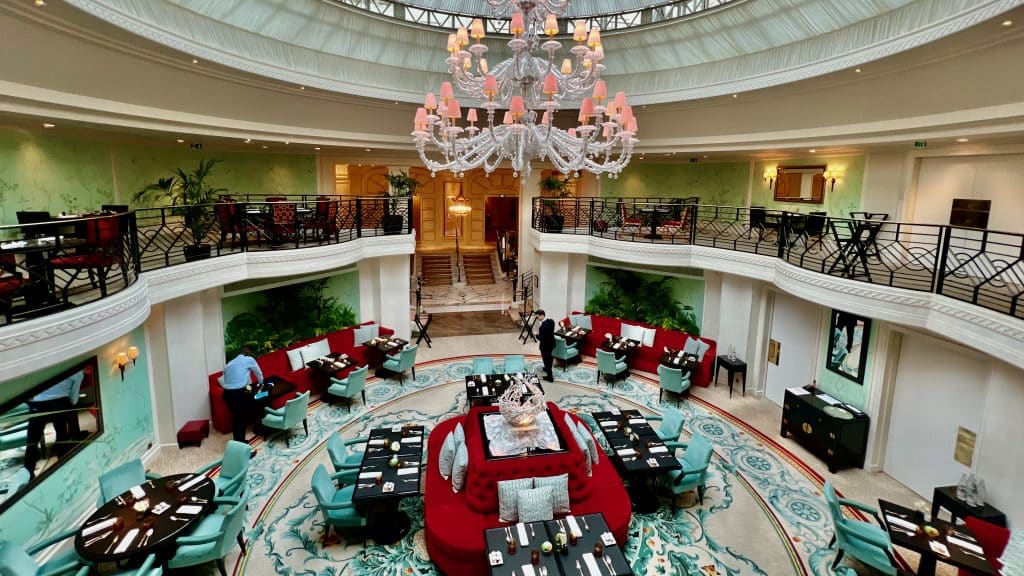 Der Frühstückssaal im Shangri-La Paris