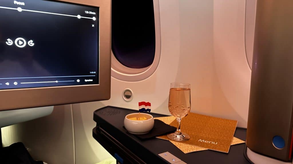 KLM Business Class Boeing 787 9 Drink 3