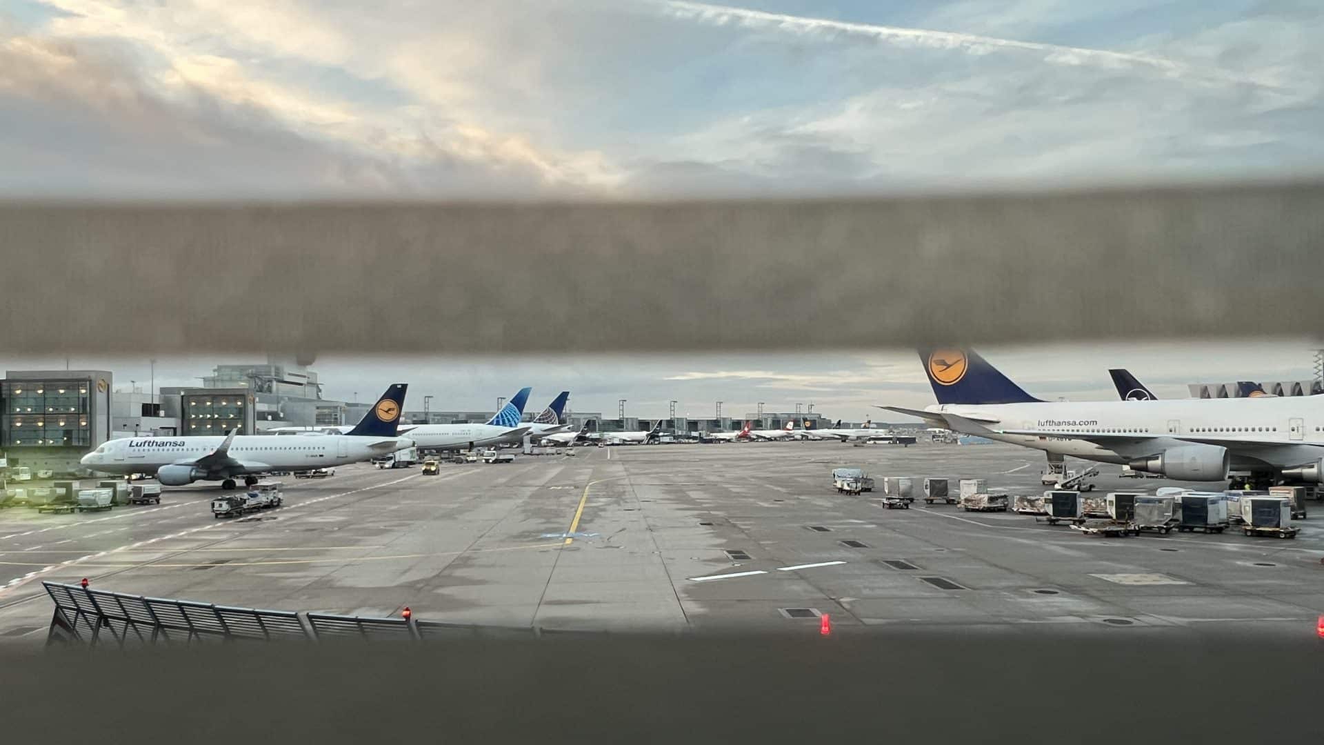 Lufthansa Senator Lounge Frankfurt A50 Ausblick Rollfeld